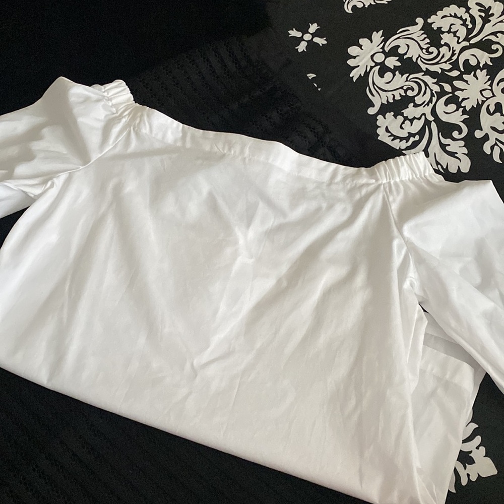 Beautiful not basic white top by Ralph Lauren! - Picture 9 of 10